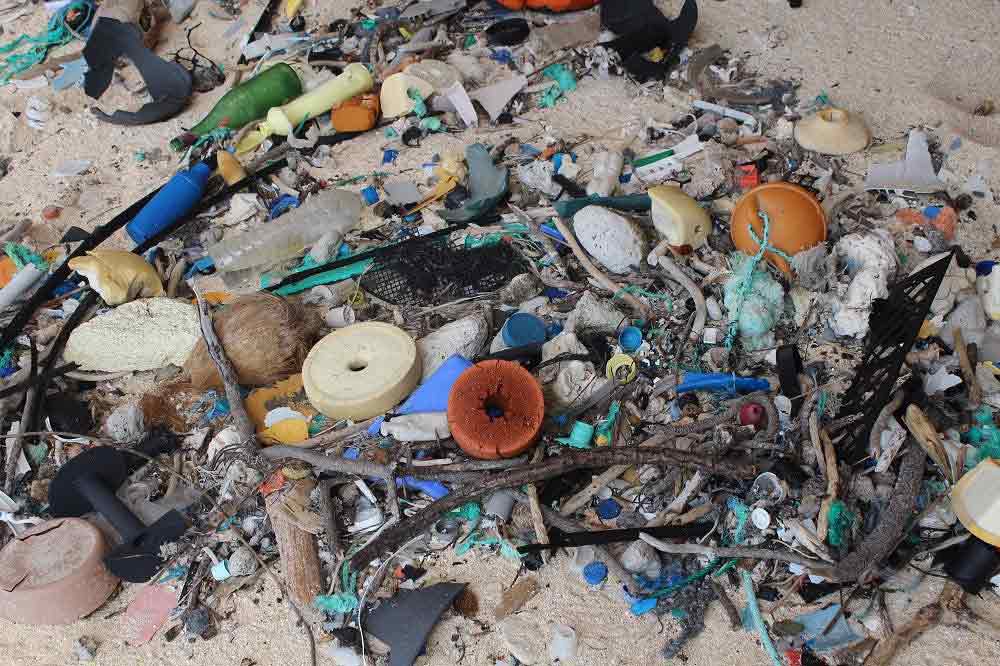 plastic-debris-island-3