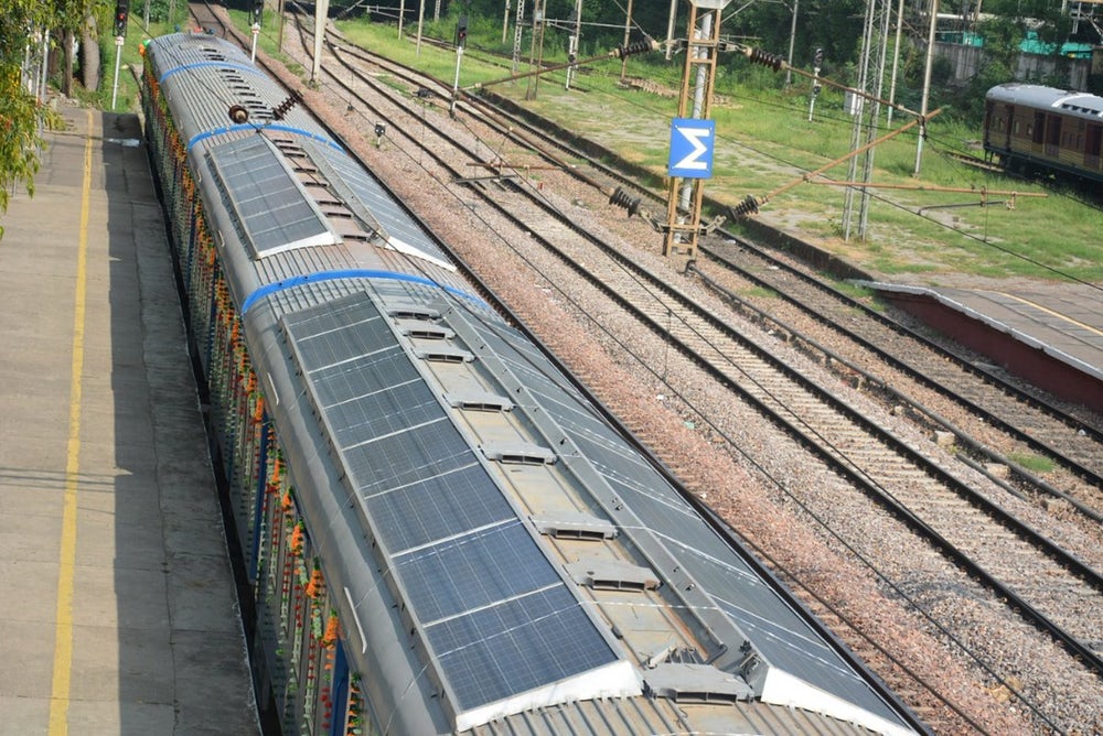 indian-railways-solar-demu-train-2