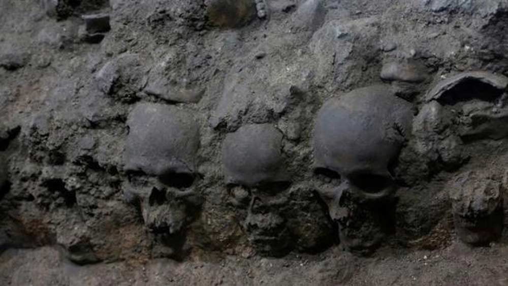 tower-of-human-skulls-mexico-3