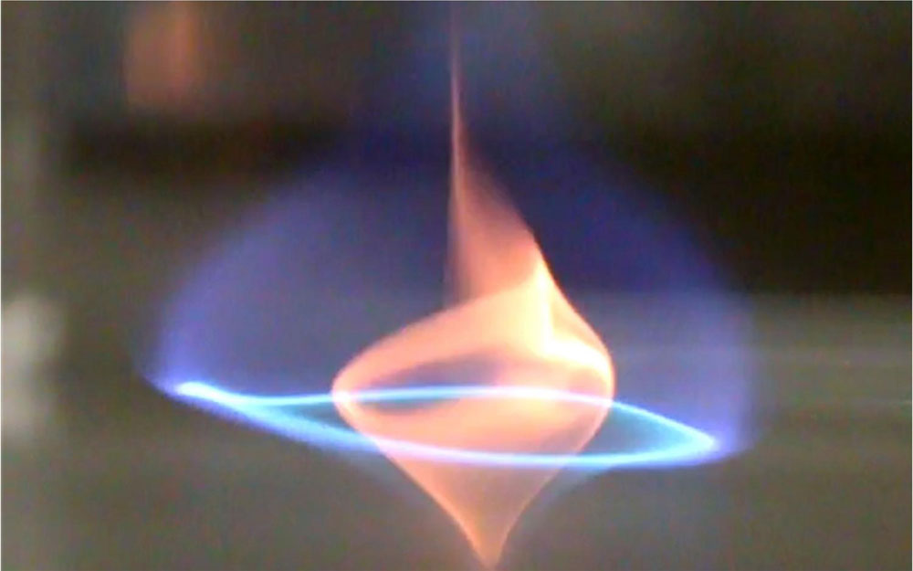 ค้นพบ “blue whirls” ไฟหมุนสีน้ำเงิน การเผาไหม้ที่สะอาดช่วยลดการปล่อยมลพิษ