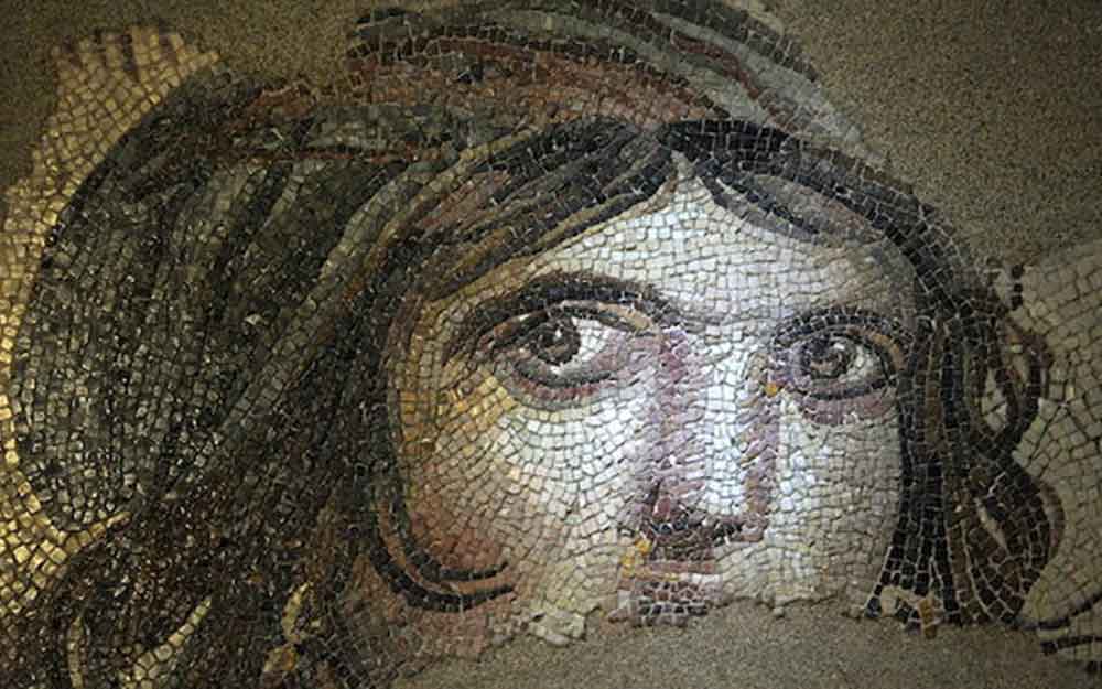 ตุรกีมุ่งมั่นจะนำชิ้นส่วนที่หายไปของโมเสกโบราณ “Gipsy Girl” กลับประเทศ