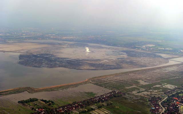 mud-volcano-lusi-3