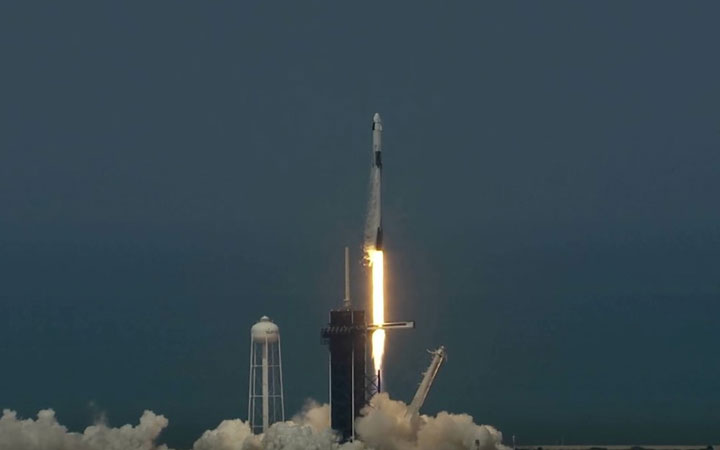 SpaceX สร้างประวัติศาสตร์ส่งยานพร้อมนักบินอวกาศไปสถานีอวกาศนานาชาติสำเร็จ