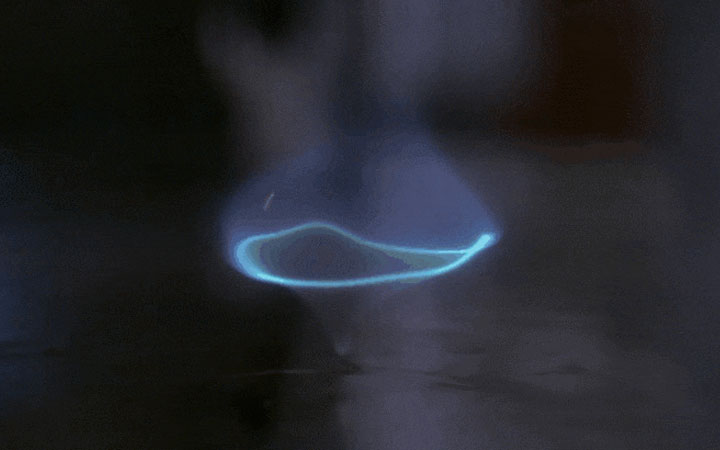 “Blue Whirls” ไฟหมุนสีน้ำเงินแท้จริงแล้วเกิดจากเปลวไฟสามชนิดมารวมกัน