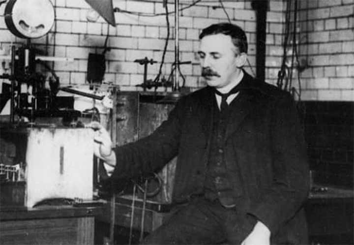 ernest-rutherford-04