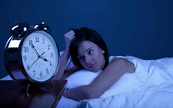 10 เคล็ดลับในการต่อสู้กับโรคนอนไม่หลับที่จะช่วยให้หลับสบายตลอดคืน