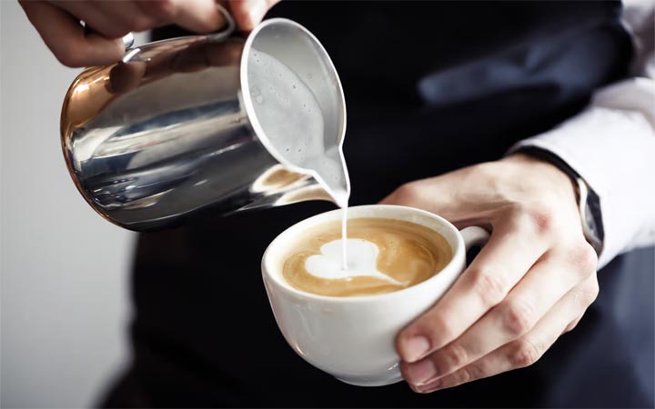เติมนมลงในกาแฟของคุณสักนิดอาจเพิ่มคุณค่าและประโยชน์ที่คาดไม่ถึง